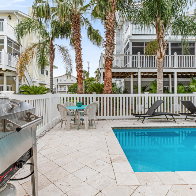 59 Captain's View home’s outdoor grill and pool