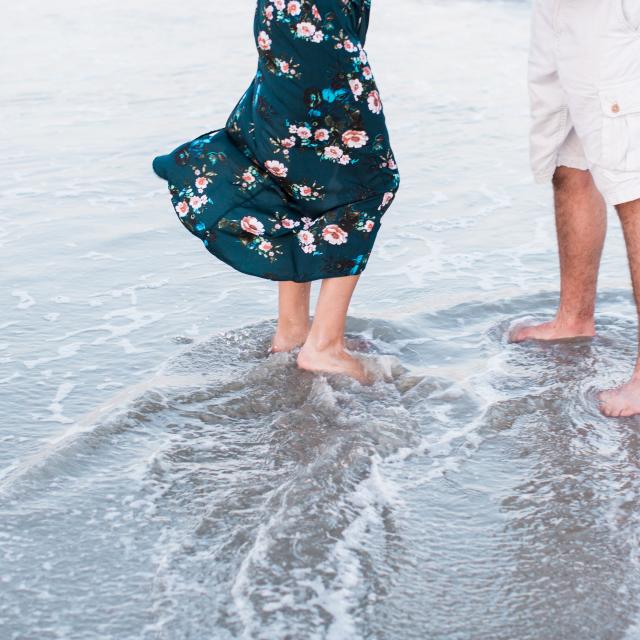 couple-romantic-beach-tybee-island