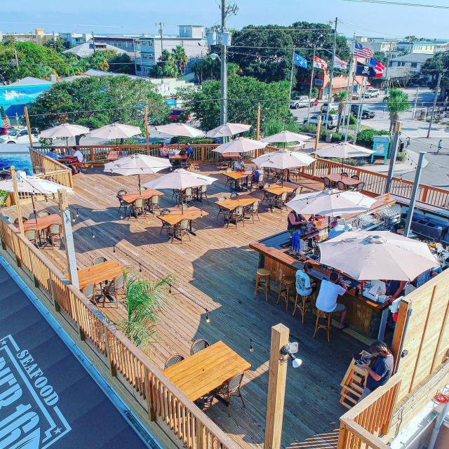 rooftop deck of Pier 16 restaurant