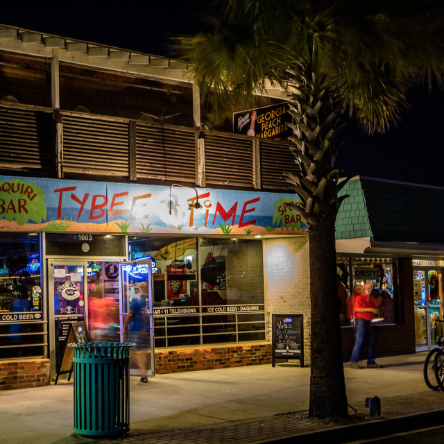 A nighttime front view of a restaurant.