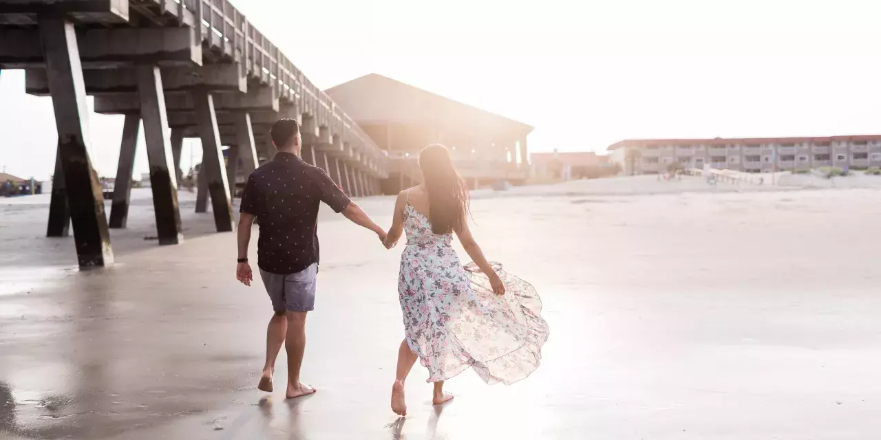 couple pier photographer photoshoot