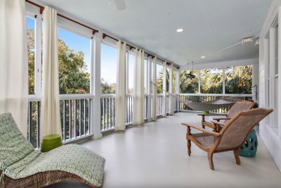 Screened in porch - top floor