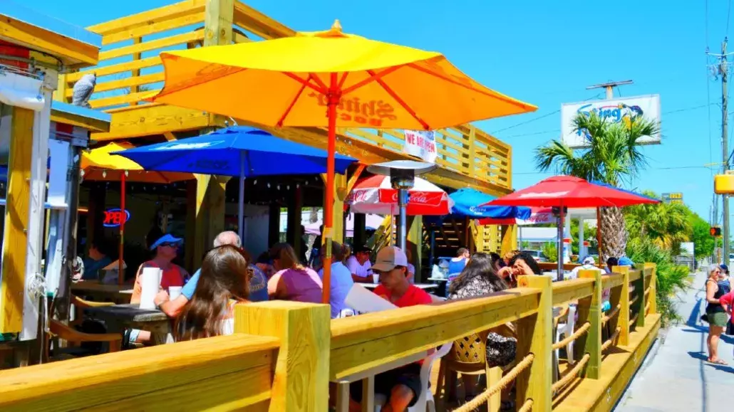 tybee island sting ray's restaurant dining outdoor seafood south beach