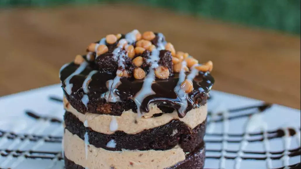Pier 16 Seafood Restaurant’s Peanut Butter Explosion Cake