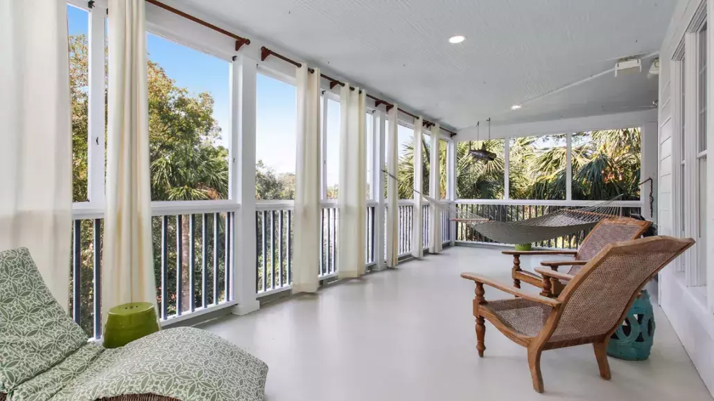 Screened in porch - top floor