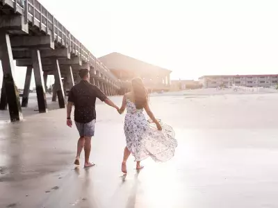 couple pier photographer photoshoot