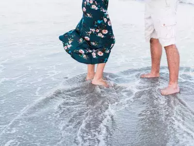 couple-romantic-beach-tybee-island