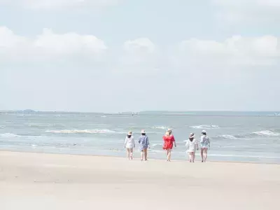 Mid Beach girls
