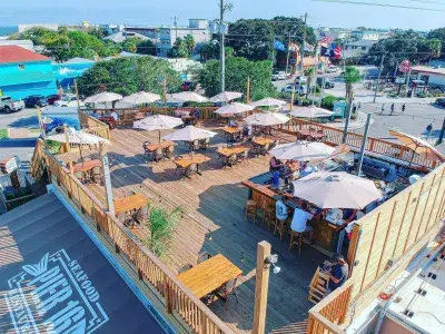 rooftop deck of Pier 16 restaurant