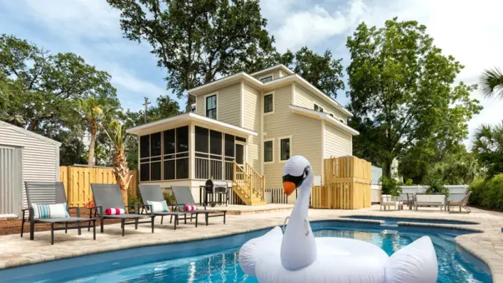 Exterior view of Flip Flop Lagoon cottage on Tybee Island.